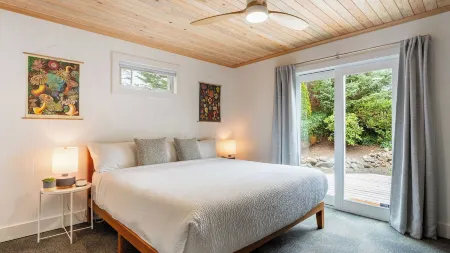 Grey Oak by AvantStay Coastal Charm Near Beach Golf