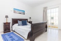 Q 02 - Bedroom 2 in Casa do Topo Guesthouse - 2-Star