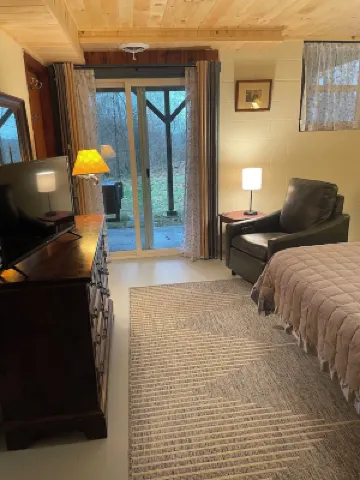 Studio for 3/Private Entrance, Bath, WiFi, Netflix/2.5 mi to Town/Pets Hotels in Athens