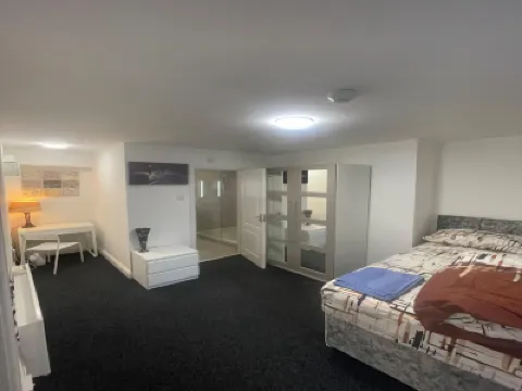 en-suite rooms available for short term  호텔