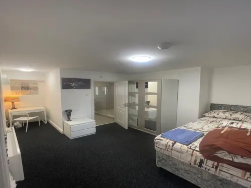 en-suite rooms available for short term