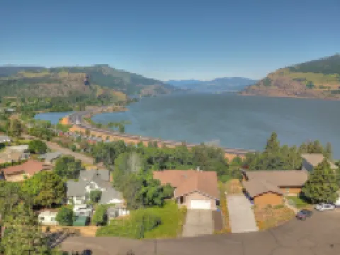 Amber Sunset 3 Bedroom Home by RedAwning Hotels in Mosier