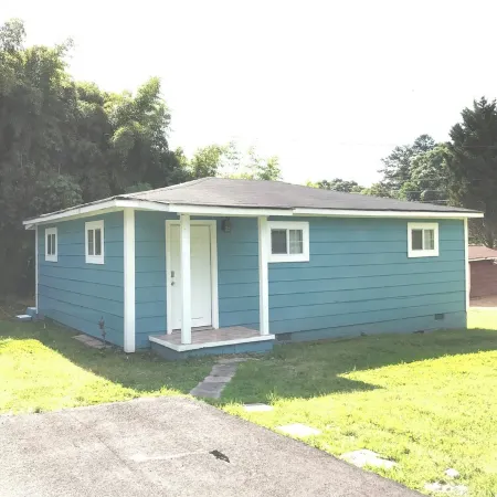 Blue Bungalow with King bed by the lake