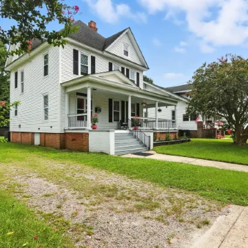 Historic Elegance In The Heart Of Elizabeth City 4 Bedroom Home Отели в г. Паскуотанк