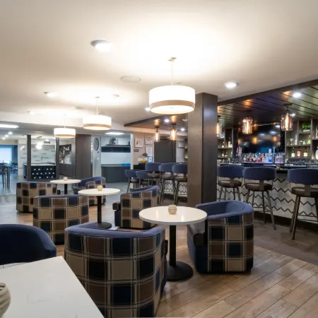 Oxford Suites Portland - Jantzen Beach