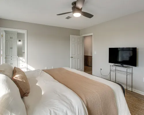 Pond-View, Fishing, BBQ, Fireplace, and More Hotels in Coffee County
