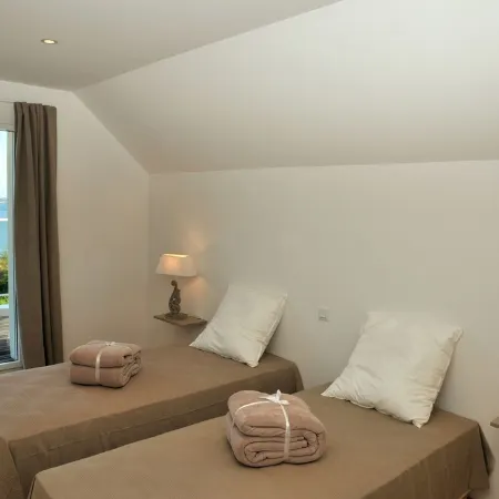 Villa with sea view and heated pool (in season)
