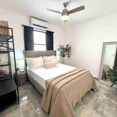 Downtown 1 or 2 Bedroom Stay - Walk to Ferry Rooms