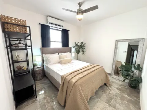 Downtown Prime Apartment - Walk to Ferry Hotels in 