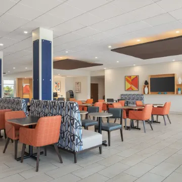Holiday Inn Express & Suites WEST MELBOURNE by IHG