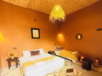 Dar Talmoudi ,Traditional Riad, Local Food, Camel , Desert Excursions فنادق في إقليم زاكورة