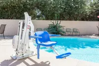Super 8 by Wyndham Visalia - Pools