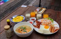 Baanrongmai Canal Front Homestay - Breakfast