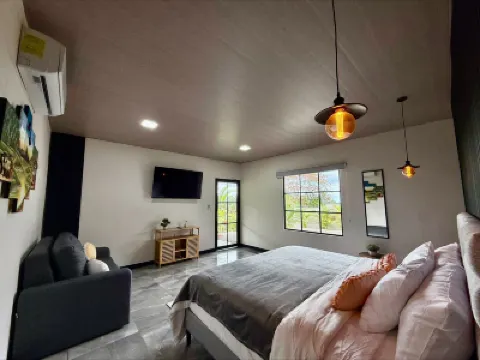 アレナル スター スタジオズ のホテル