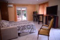 Villa Seignemartin - Bed and breakfasts