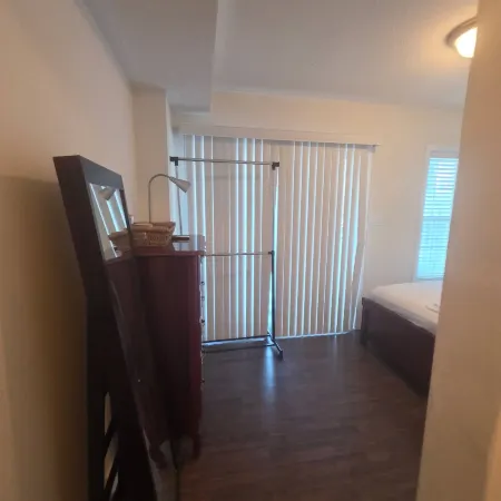 Cozy Private Room with En-suite in Central Barrie