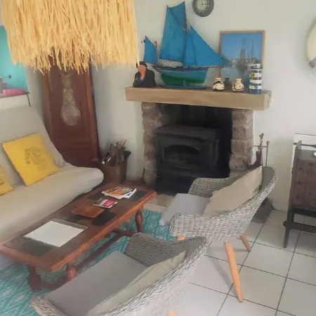 Single-storey house, typical of Brittany,. animals accepted. Отели в г. Пемполь