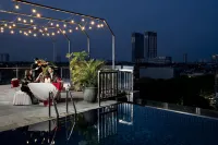 Swiss-Belinn Manyar - Pools