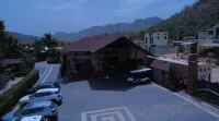 Fort Dadhikar, Alwar - parking