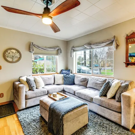 Walk to Twilight Sites! Forks Home w/ Hot Tub