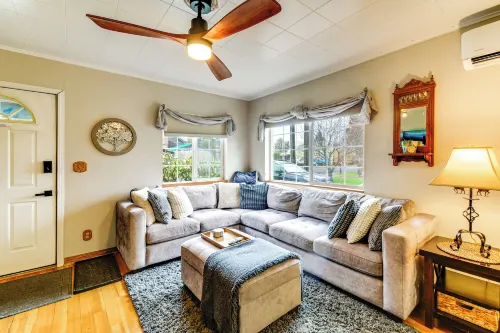 Walk to Twilight Sites! Forks Home w/ Hot Tub - Wifi