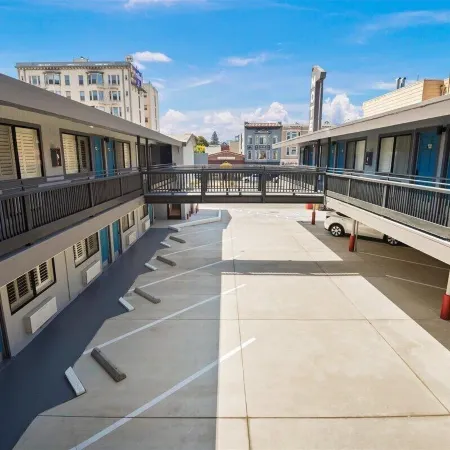 Geary Parkway Motel Отели рядом с достопримечательностью «Ресторан The Cliff House»