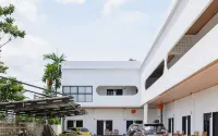 Urbanview Hotel Syariah at Glory Guest House Kota Baru فنادق في 