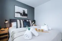 New Stunning Flat Perfect for Business Sleeps 3