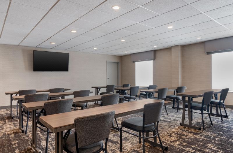 Hampton Inn & Suites West Bend photo 3
