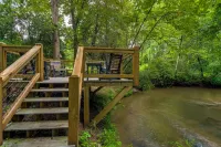 Drifting Feather Mountain Cabin Waterfront Deck - 3성급