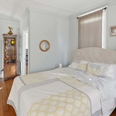 Cozy Pleasantville Retreat Unit 2 2 Bedroom Apts
