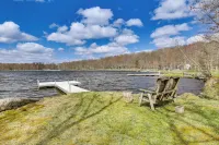 Pocono Lake Home w/ Fire Pit: Walk to Ski Hill! - Homestays