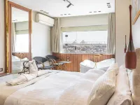 Shiny Pyramids Boutique Hotel