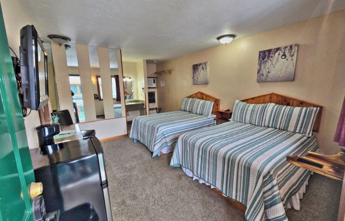 Cedar Wood Inn