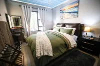 Luxury 2-Bedroom Apartment Near or Tambo with Private Garden & Heated Pool