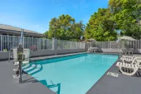 Quality Inn & Suites Near Panama City Beach - Pool