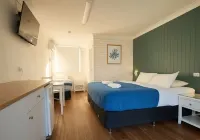 Bay House Motel