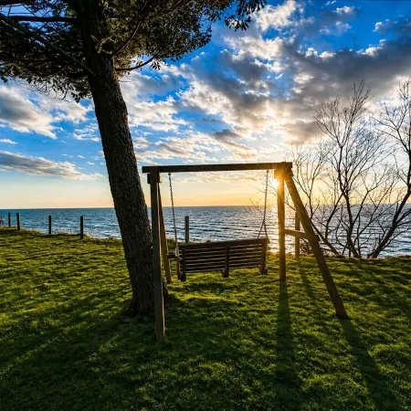 Spacious 5-bedroom A-Frame in South Haven with view of Lake Michigan Отели в г. Каско Тауншип