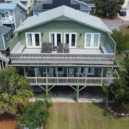 Spacious ocean-view 4-BR house in Sunset Beach, 1 min walk to beach