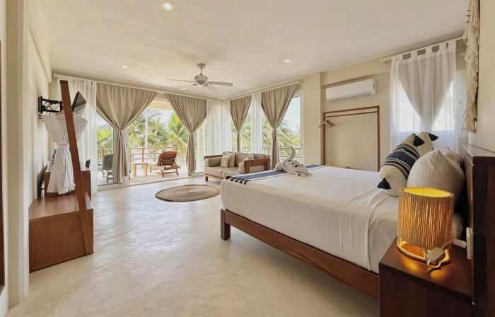Noah Beach Hotel & Suites