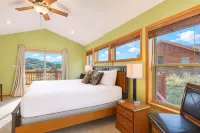 Beaver Lodge 5 Bedroom Home - Parking