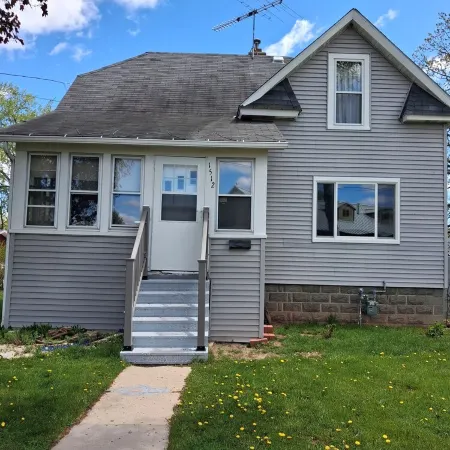 House blocks from the Fox River with access to Lake Winnebago. Easy I41 access.