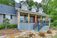 Walk to Main St! 4-acre Family Escape in London - 3 estrellas