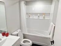 Cozy Two Bedrooms Basement Suite