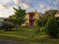 Cabaña del Sol Ground Floor 2 Bedroom Cabin for 6 Guests Hotels in 