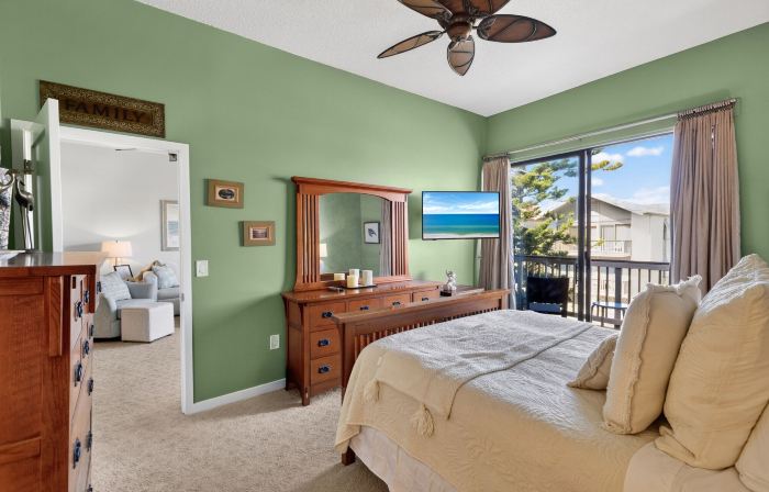 Coastal Lakehouse Condo on Siesta Key Public Beach
