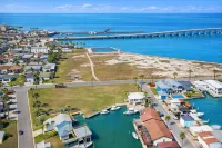Channelfront - Dock - Fishing - BBQ - Deck - balcony