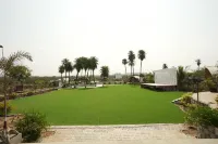 Palm Beach Resort - 2-Star