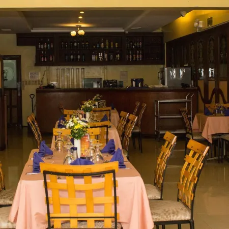 Crown Royale Hotel