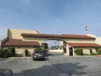 La Puente Inn - Motels